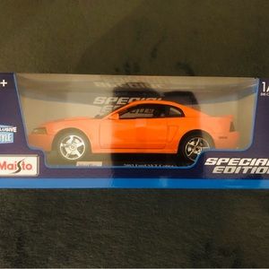 Maisto 2003 Ford SVT Cobra.